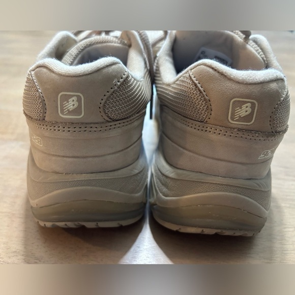 New Balance suede and mesh uppers, walking shoes size 8 - Picture 3 of 7